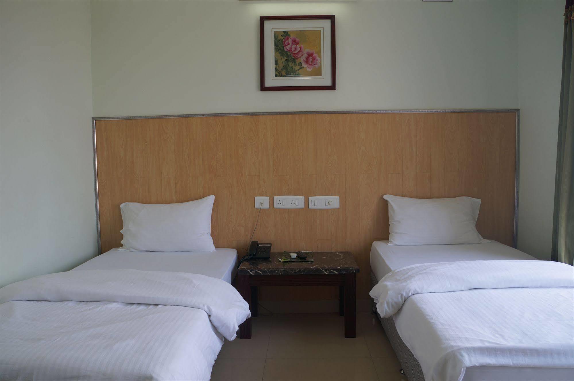 Lotels Hotel Chennai Exteriör bild