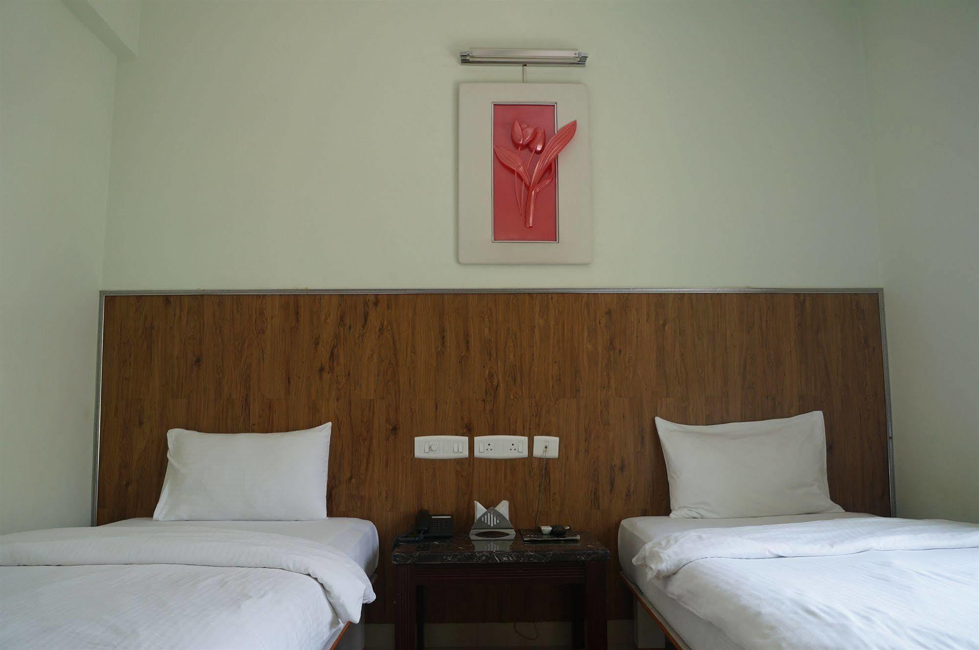 Lotels Hotel Chennai Exteriör bild