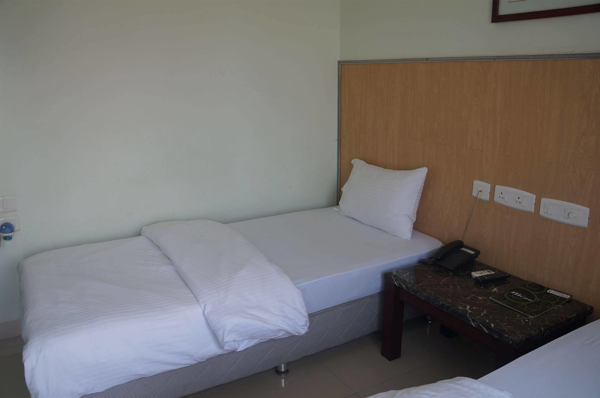 Lotels Hotel Chennai Exteriör bild
