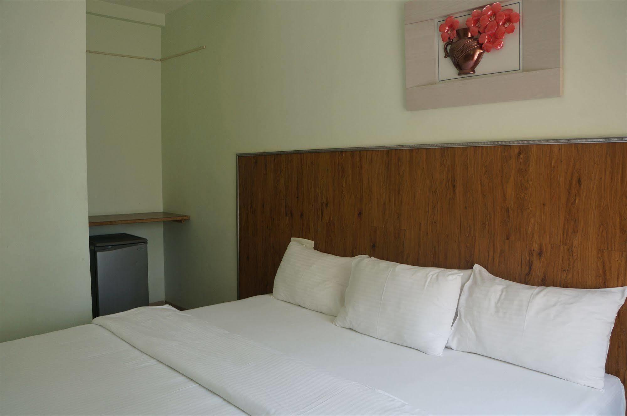 Lotels Hotel Chennai Exteriör bild