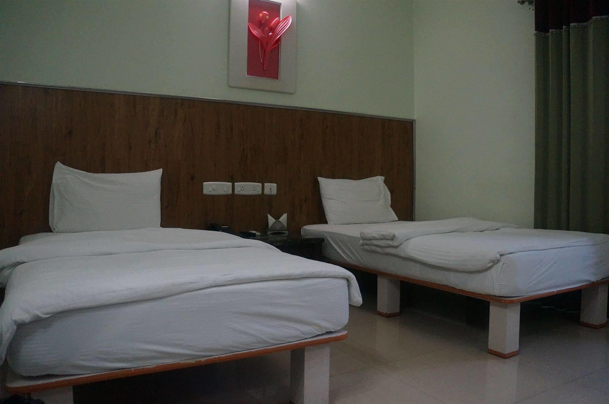 Lotels Hotel Chennai Exteriör bild